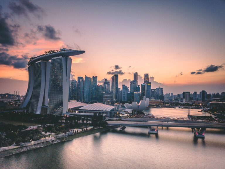 Rules and etiquettes you should follow in Singapore 