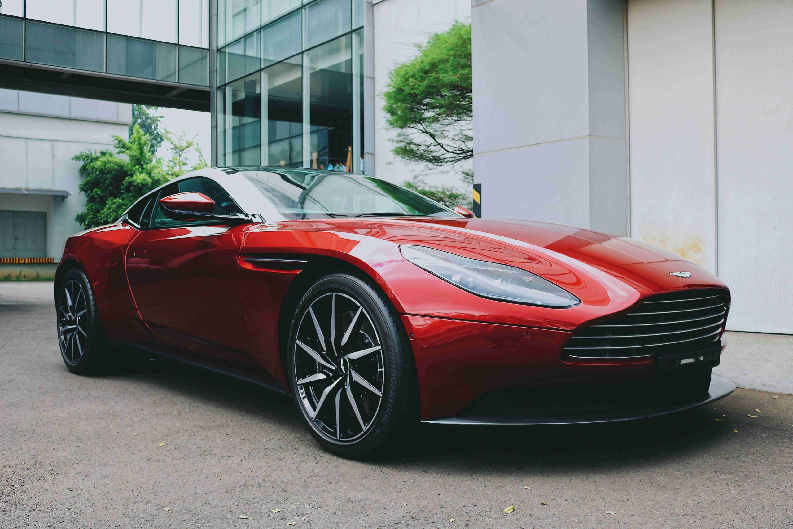 Make Your Dubai Stay Effortless with Car Rentals